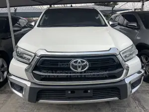 Toyota Hilux 2023 White