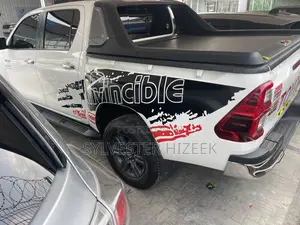 Toyota Hilux 2023 White
