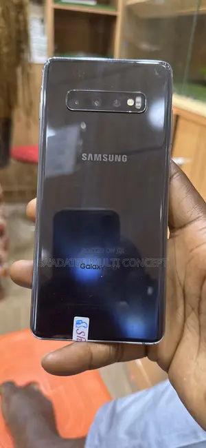 Photo - Samsung Galaxy S10 Plus 128 GB Blue