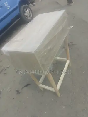 32 Inches Table