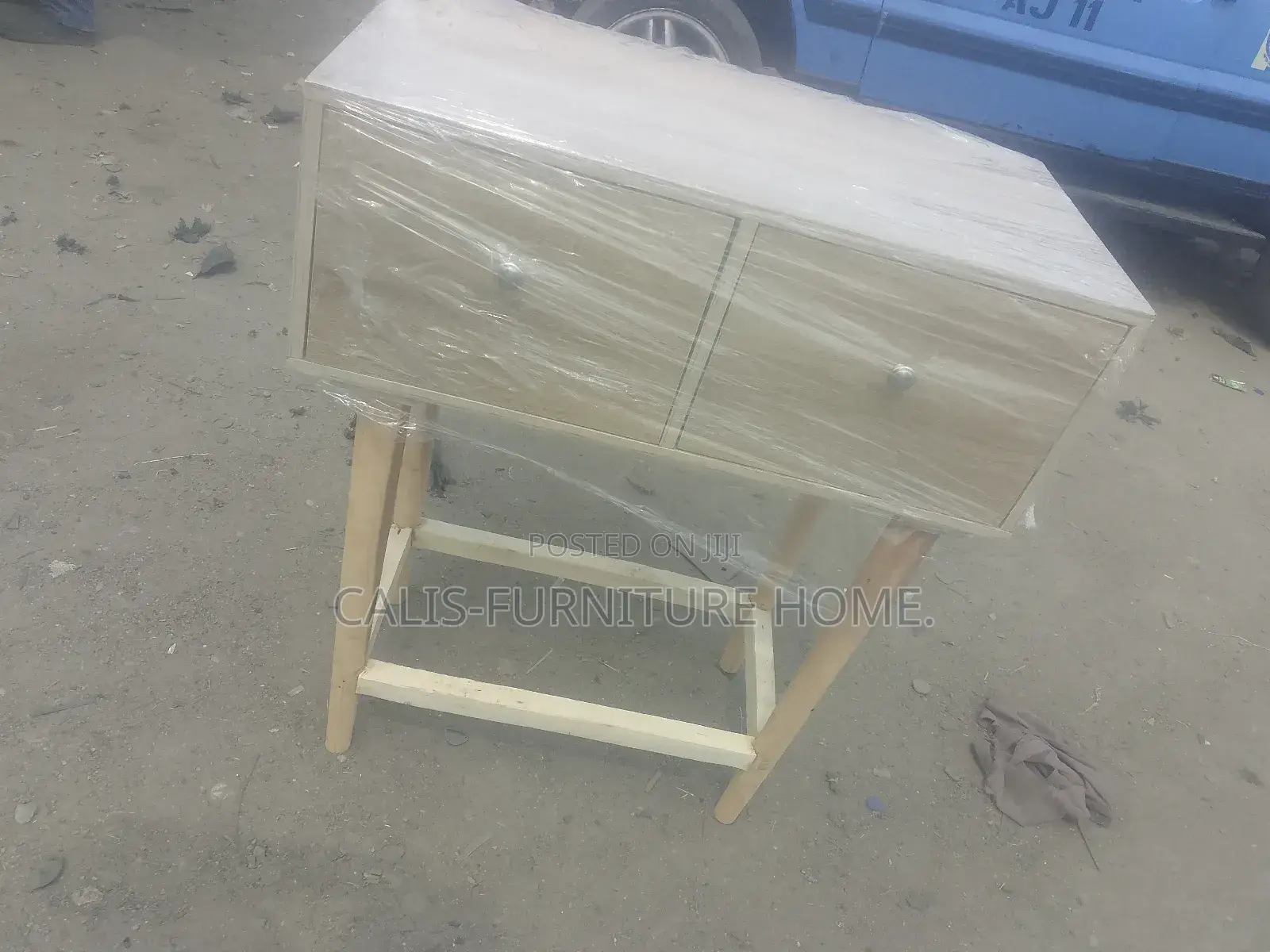 32 Inches Table