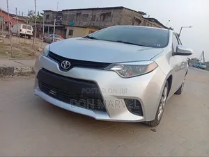 Photo - Toyota Corolla 2015 Silver