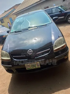 Photo - Nissan Almera Tino 2002 Black