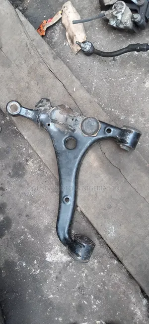 Set Of Front Lower Arms For Kia Mohave 2006
