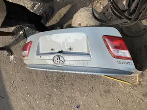 Toyota Camry Boot 2010