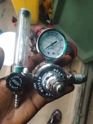 Argon Gas Cylinder
Y-Piece Connector (With
Regulator)