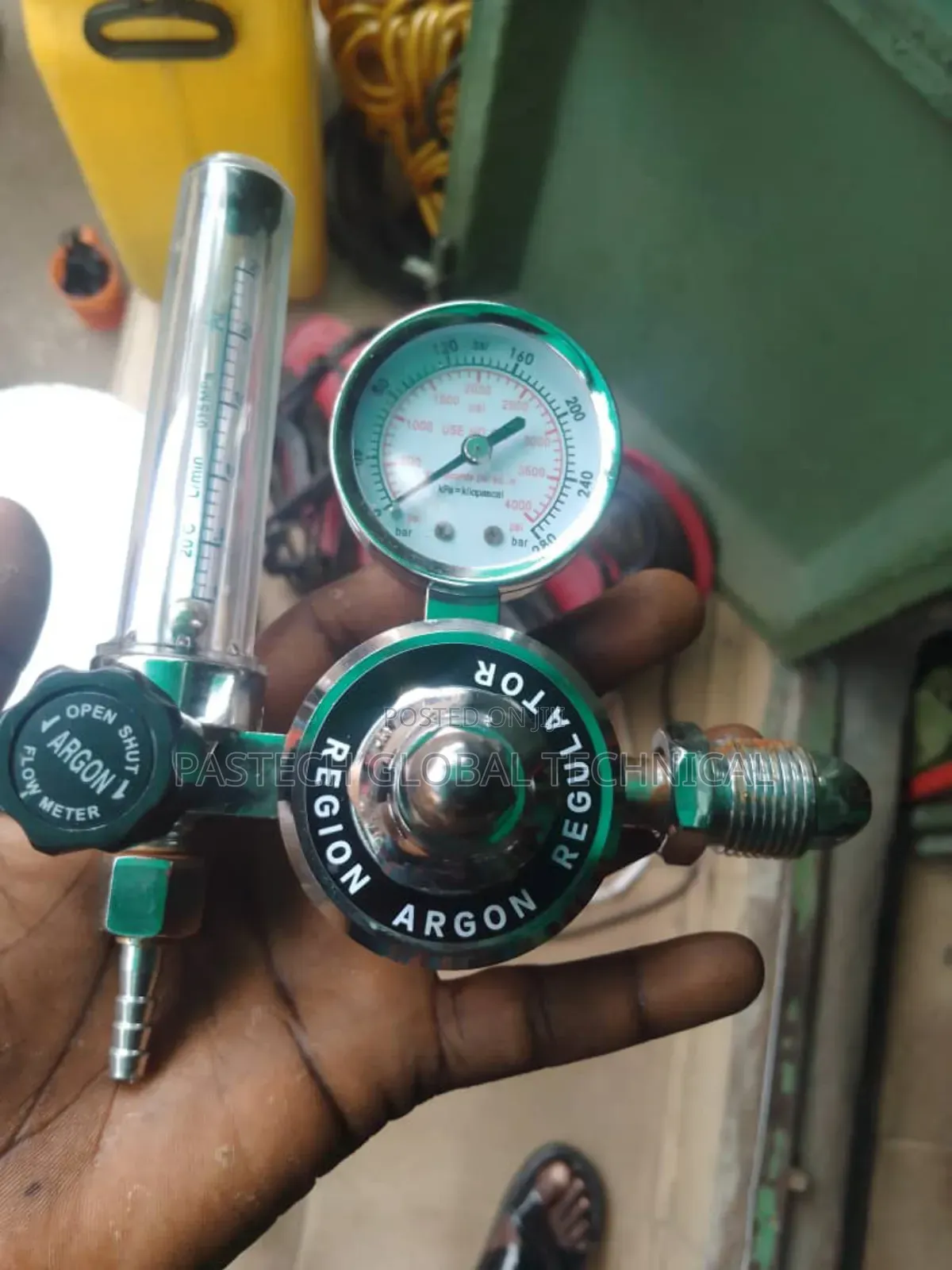 Argon Gas Cylinder
Y-Piece Connector (With
Regulator)