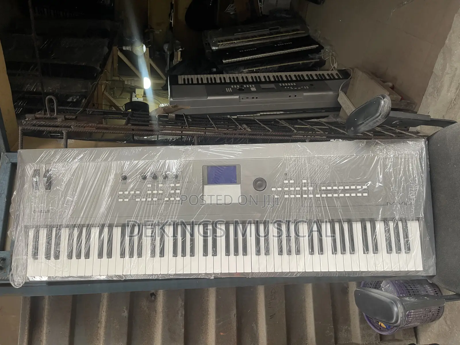 Yamaha Mm8 - 88-Key Synthesizer Keyboard