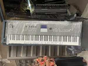 Yamaha Mm8 - 88-Key Synthesizer Keyboard