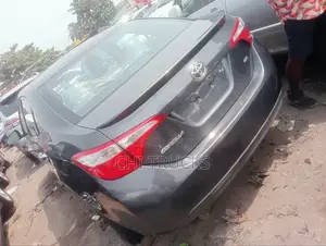 Toyota Corolla L 4dr Sedan (1.8L 4cyl 6M) 2014 Gray