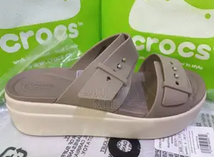 Quality Brooklyn Buckle Low Wedge Crocs