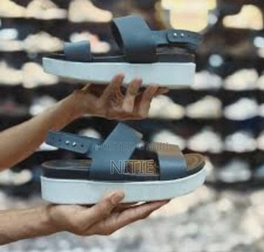Women's Brooklyn Low Wedge Crocs