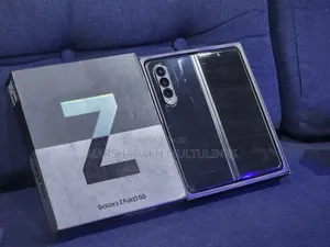 Photo - Samsung Galaxy Z Fold 3 256 GB Black