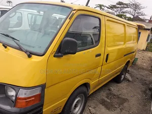 Toyota HiAce 2000 Yellow