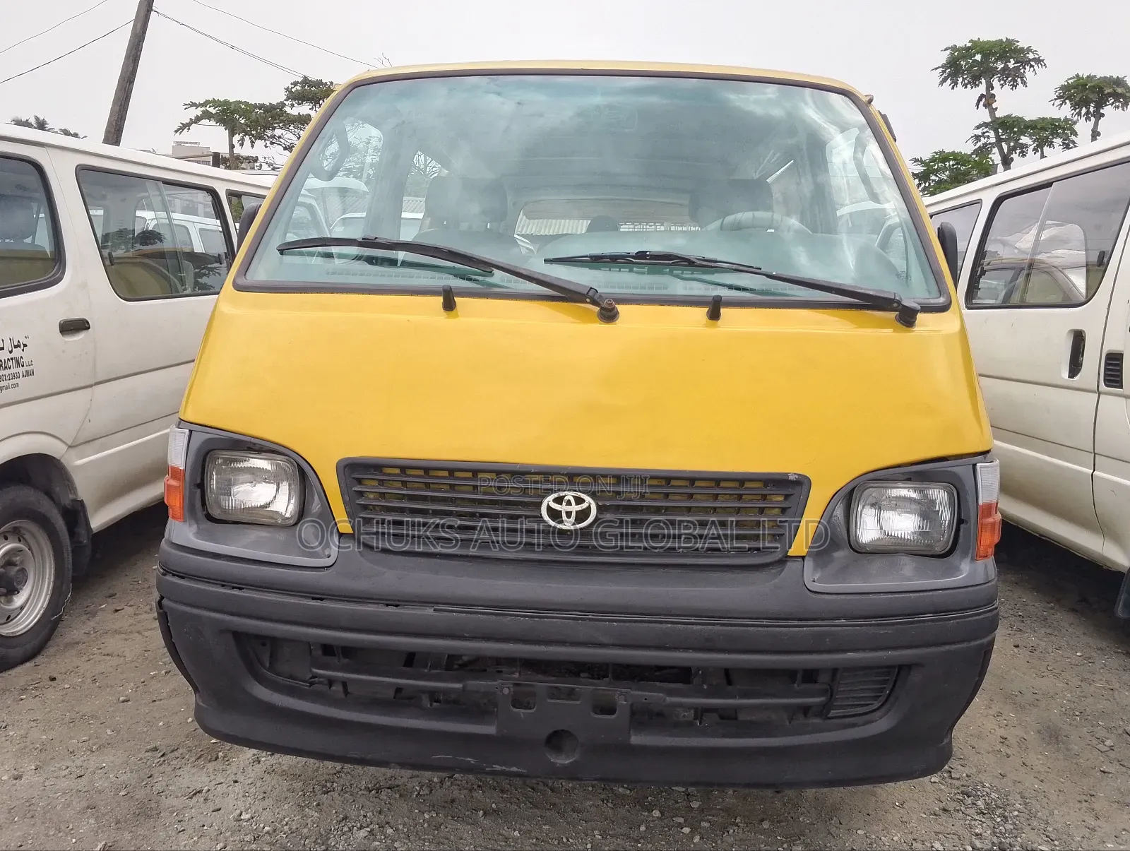Toyota HiAce 2000 Yellow