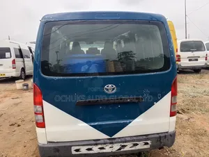 Toyota HiAce 2012