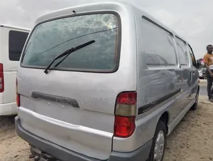 Toyota HiAce 2000 Grey
