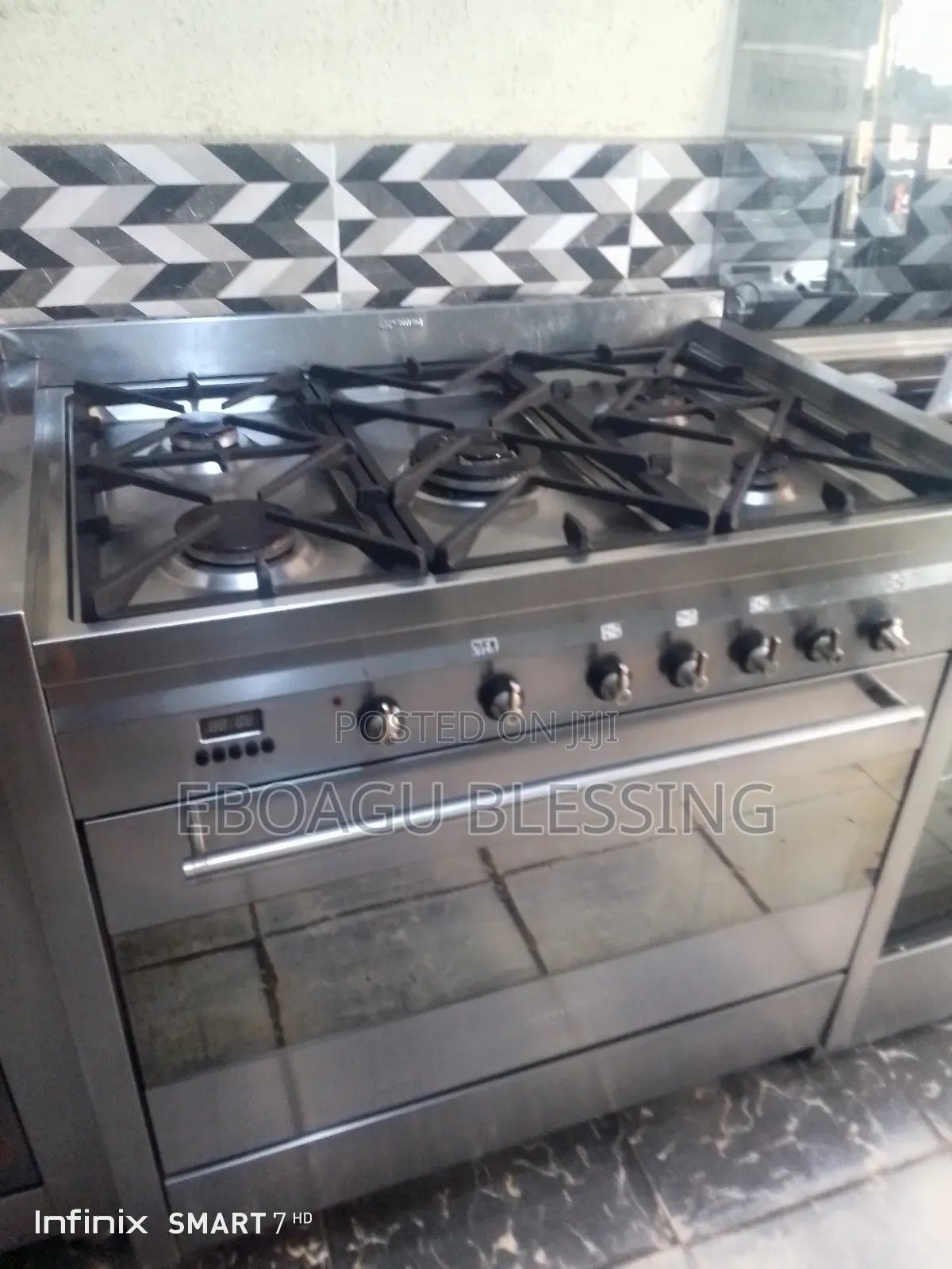 Standing Gas Cooker With Oven