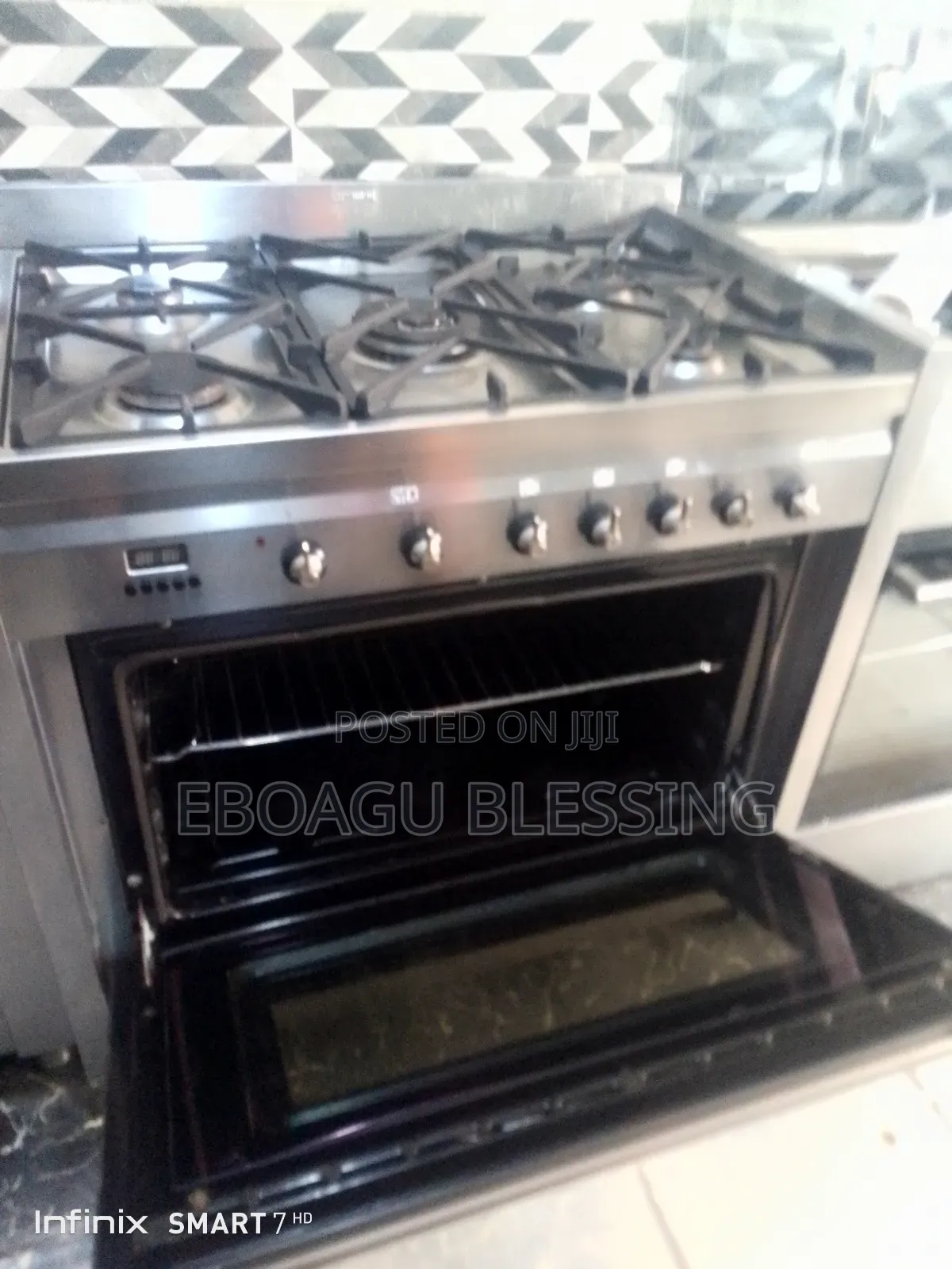 Standing Gas Cooker With Oven