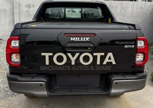New Toyota Hilux 2025 Black