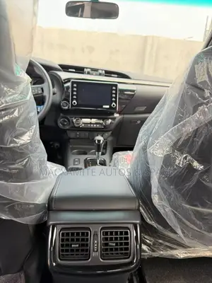 New Toyota Hilux 2025 Black