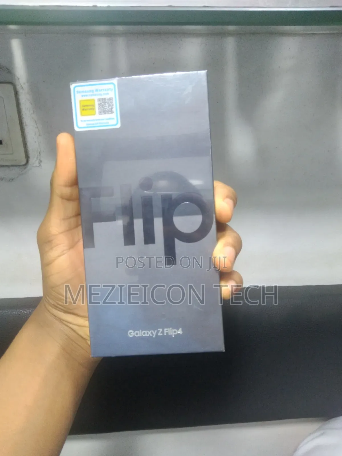 New Samsung Galaxy Z Flip4 128 GB Blue