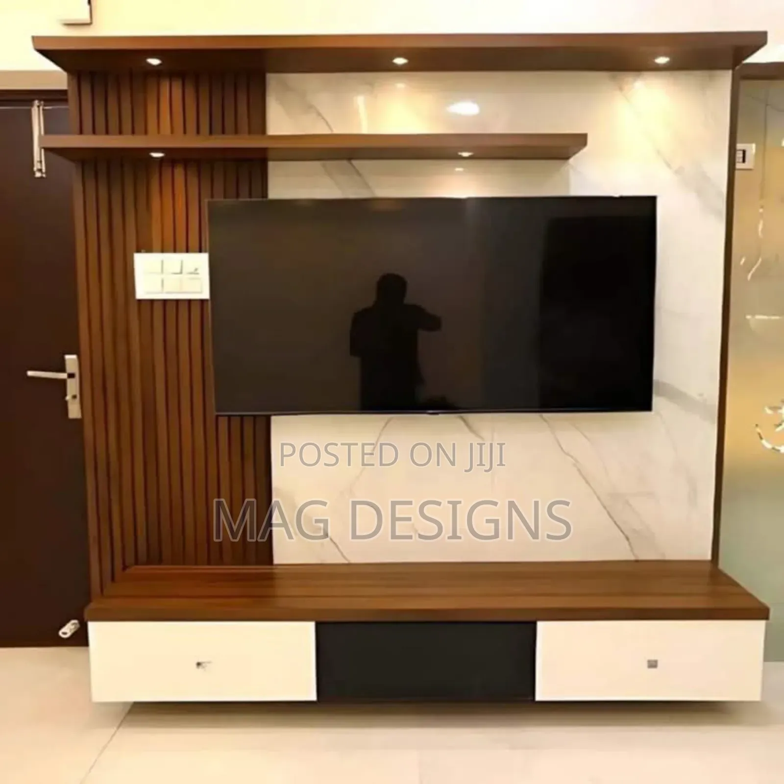 Flutted Panel TV Console (Az-500)