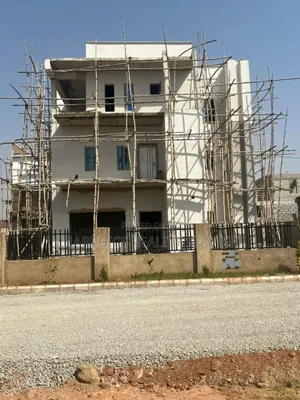 5bdrm Duplex in Kiami for sale