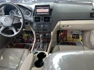 Mercedes-Benz C300 2010 Gold