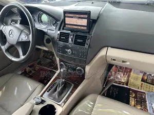 Mercedes-Benz C300 2010 Gold