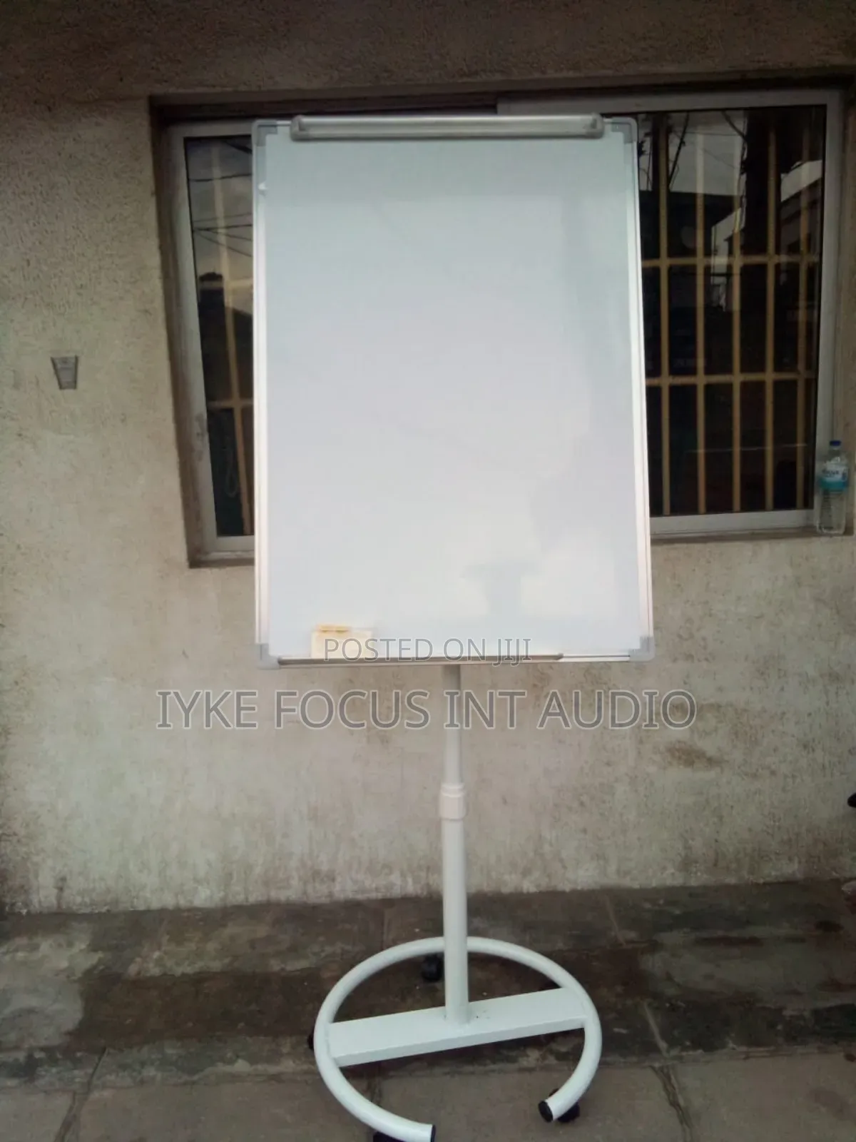 Executive Flipchart Board on Wheels