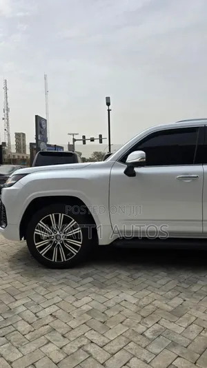 Lexus LX 2022 Black