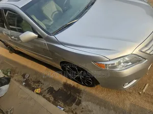 Toyota Camry XLE V6 4dr Sedan (3.5L 6cyl 6A) 2011 Silver