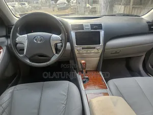 Toyota Camry XLE V6 4dr Sedan (3.5L 6cyl 6A) 2011 Silver