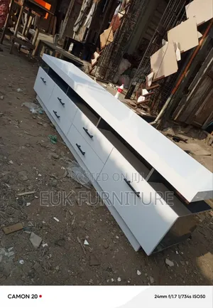 8ft High Glossy Tv Stand