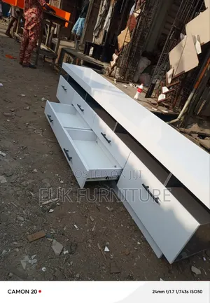 8ft High Glossy Tv Stand