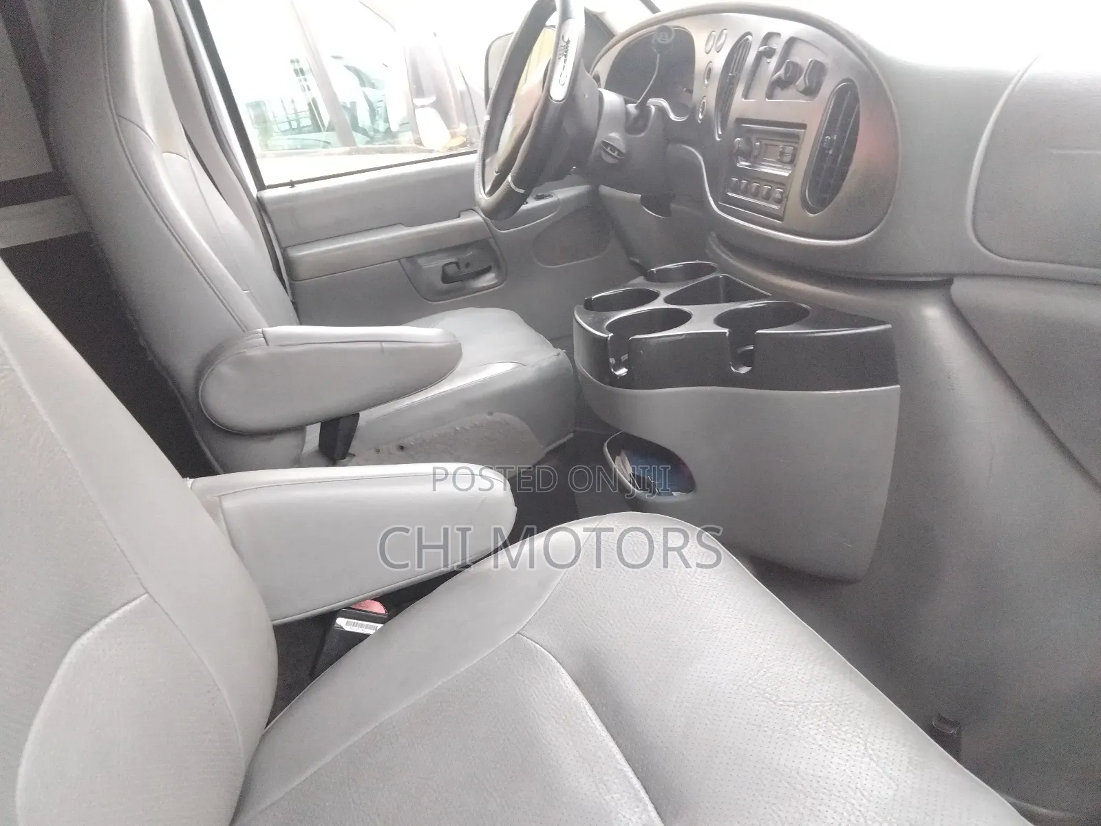 Ford E350 2006 White