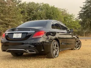 Mercedes-Benz C300 2019 Black