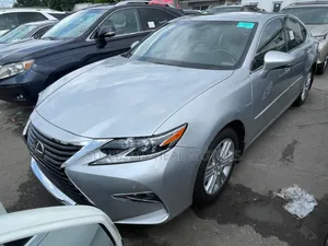 Lexus ES 350 FWD 2015 White