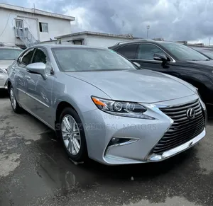 Lexus ES 350 FWD 2015 White