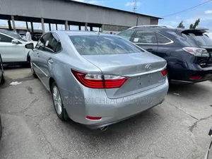 Lexus ES 350 FWD 2015 White
