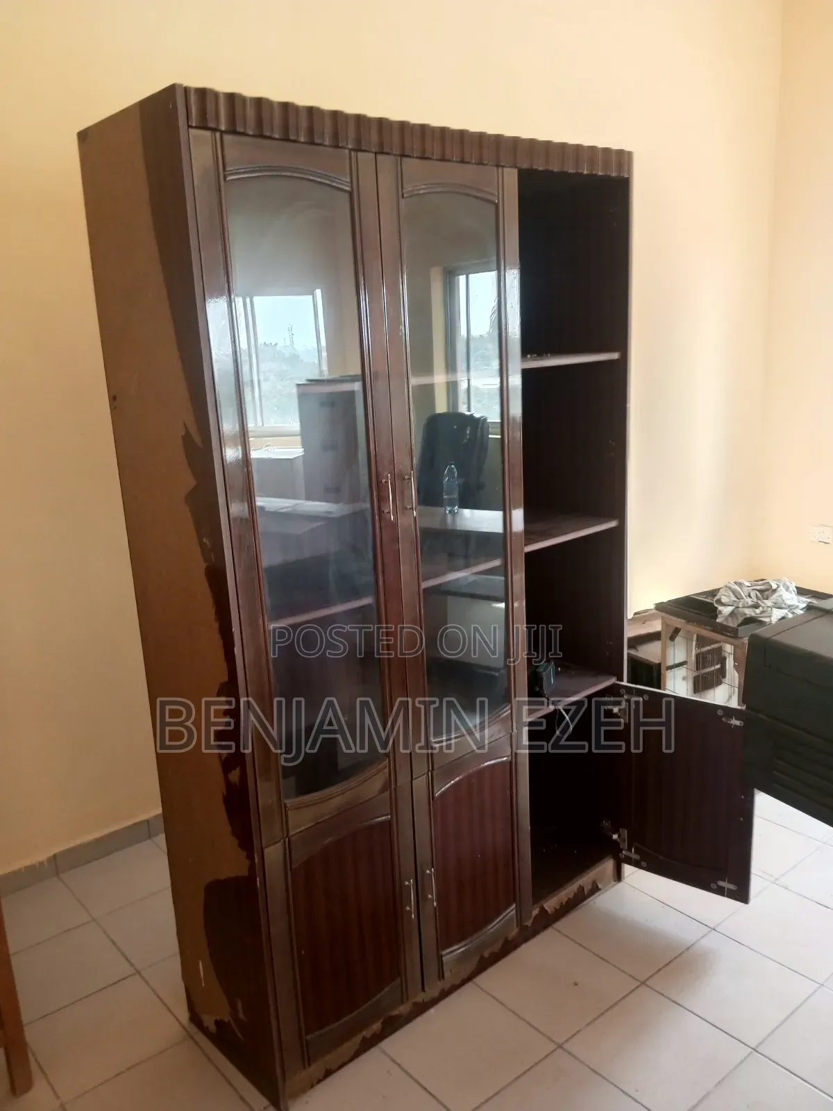 3 Doors Shelves