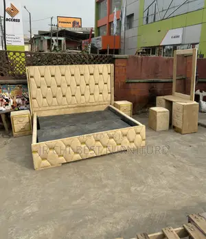 Quality Elegant HDF Upholstery Padded Cream Wooden Bed Frame