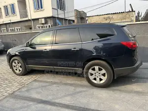 Chevrolet Traverse 2LT 2012 Blue