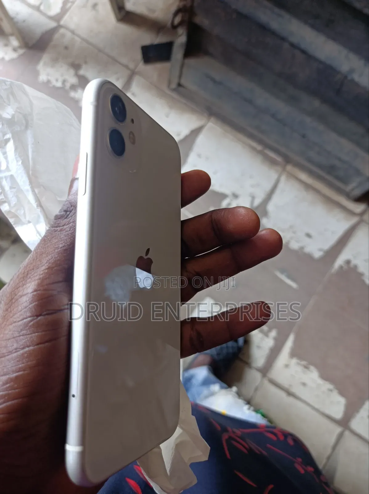 Apple iPhone 11 64 GB White