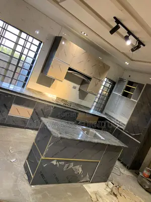 Luxury Kitchen Cabinet and Highland With Quality Materials