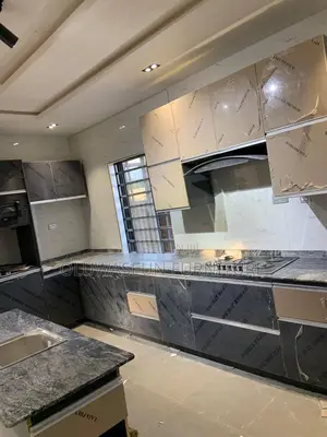 Luxury Kitchen Cabinet and Highland With Quality Materials