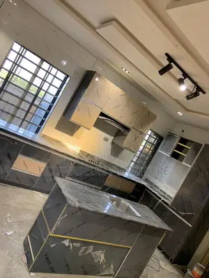 Luxury Kitchen Cabinet and Highland With Quality Materials