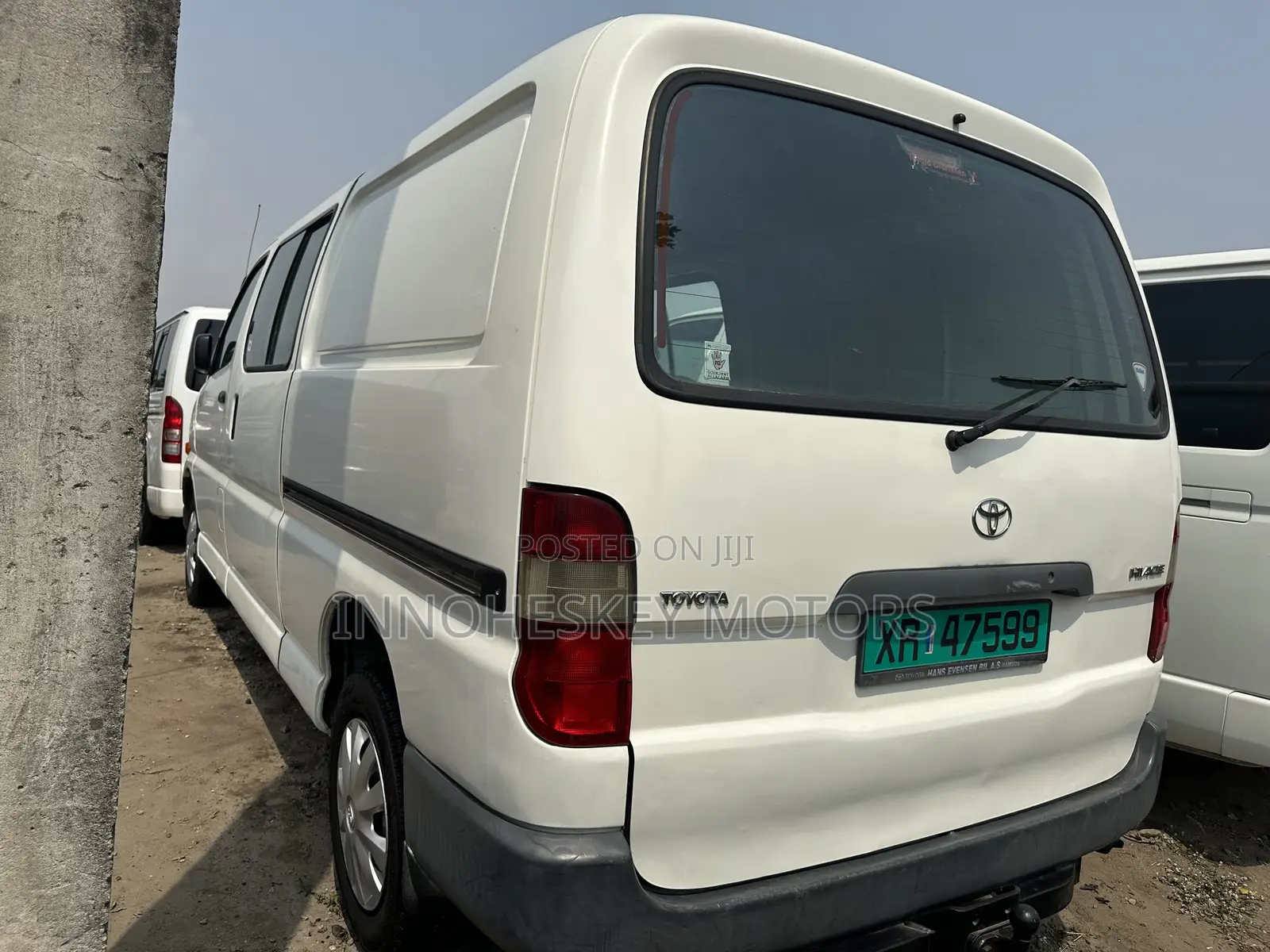 Toyota HiAce 2005 White