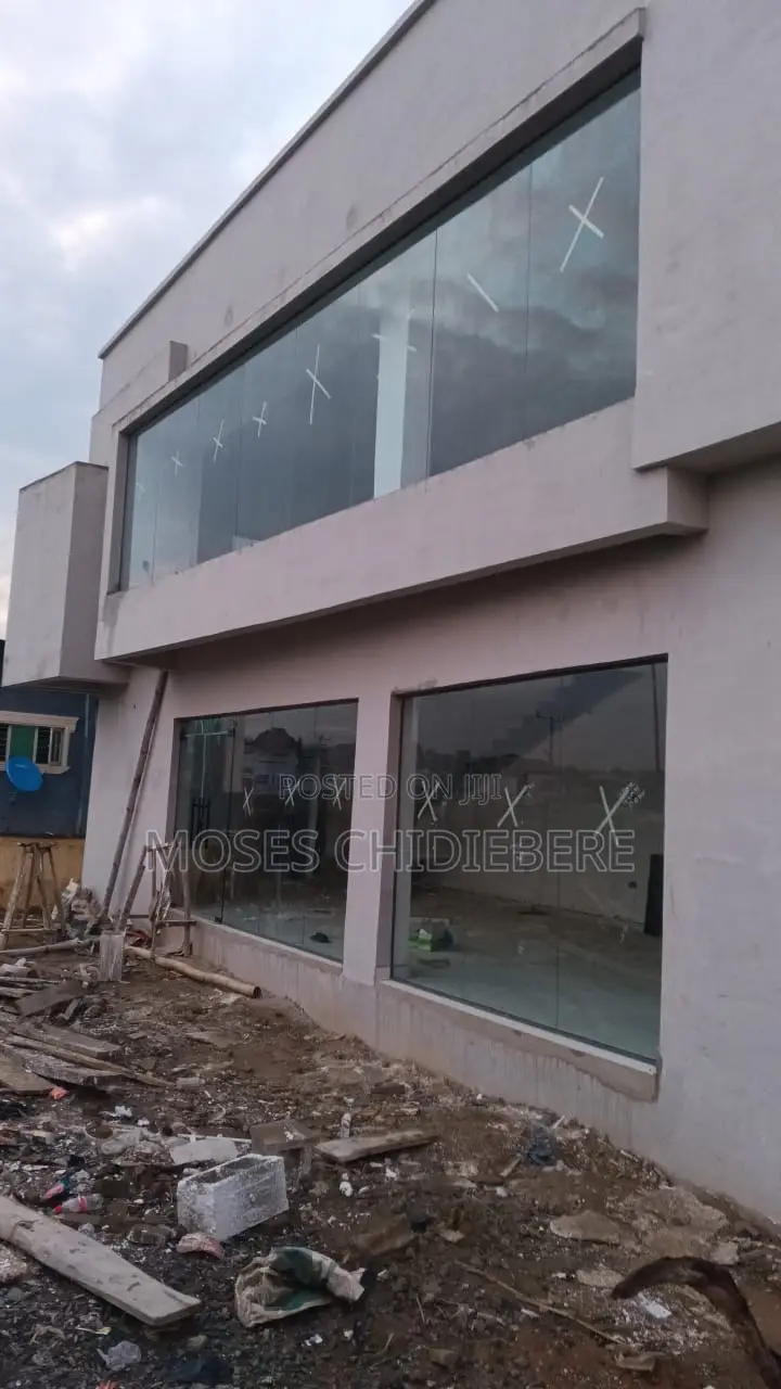 Frameless Fixed Partition Glass